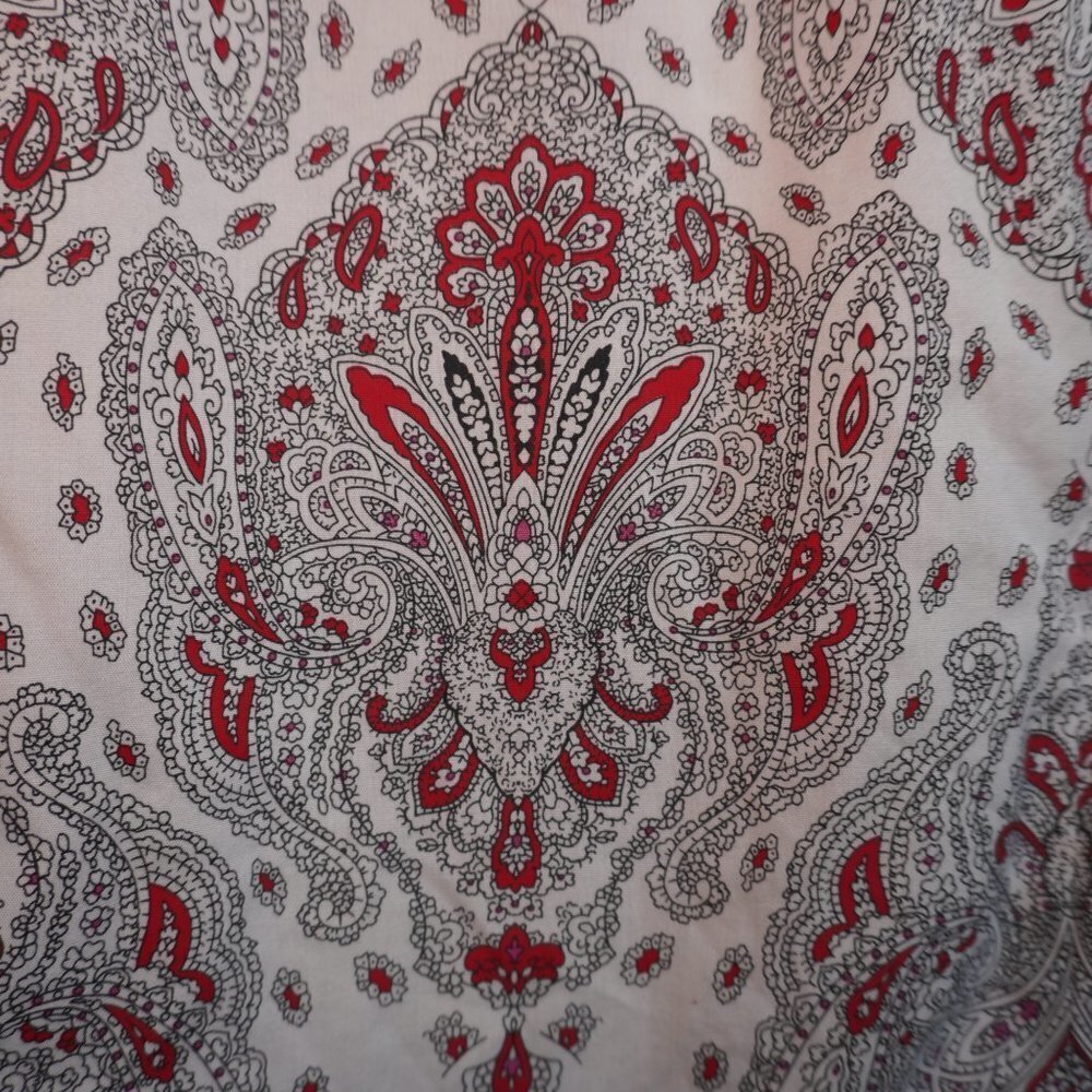 Talbots Womens Button Up Red White Paisley Long Sleeve Wrinkle Resistant Size 8P - Picture 6 of 7